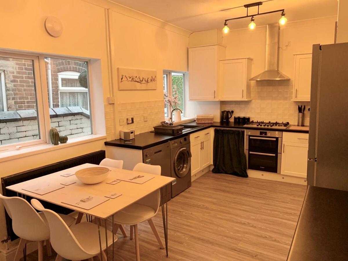 Stamer House By Yourstays, Stylish Quirky House, With 4 Double Bedrooms, Book Now! Stoke-on-Trent 外观 照片