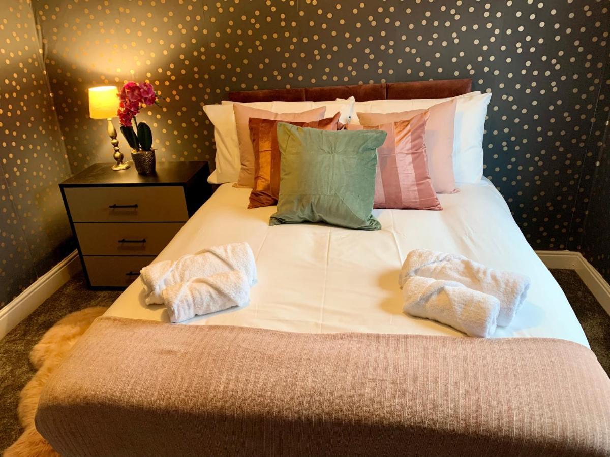 Stamer House By Yourstays, Stylish Quirky House, With 4 Double Bedrooms, Book Now! Stoke-on-Trent 外观 照片